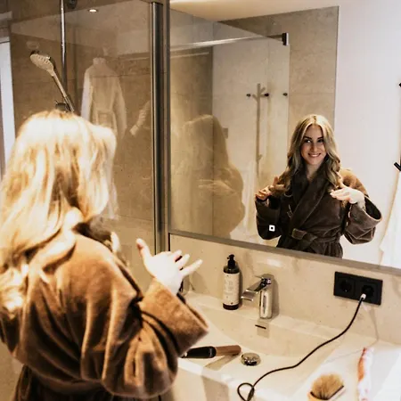 Lh - New Since 2025 4*